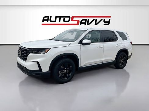 Used 2025 Honda Pilot EX-L image 3