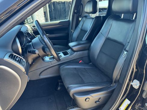 Used 2020 Jeep Grand Cherokee Altitude AWD/4WD image 13