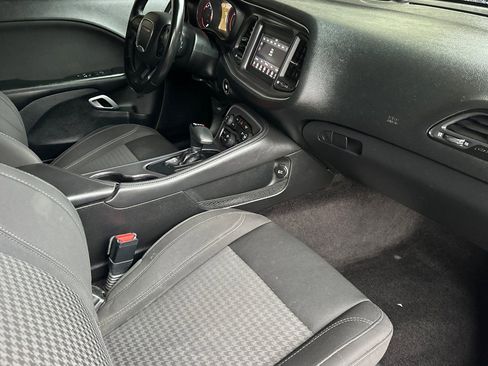 Used 2018 Dodge Challenger SXT image 19