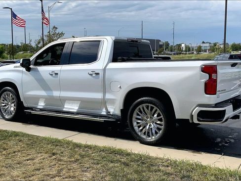Used 2019 Chevrolet Silverado 1500 High Country w/ Technology Package AWD/4WD image 2