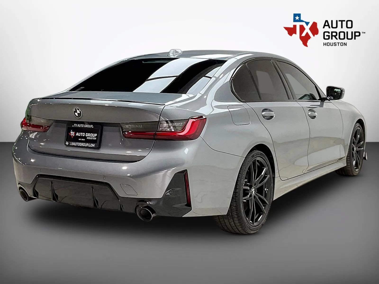 Used 2023 BMW 330i Sedan w/ M Sport Package RWD image 5
