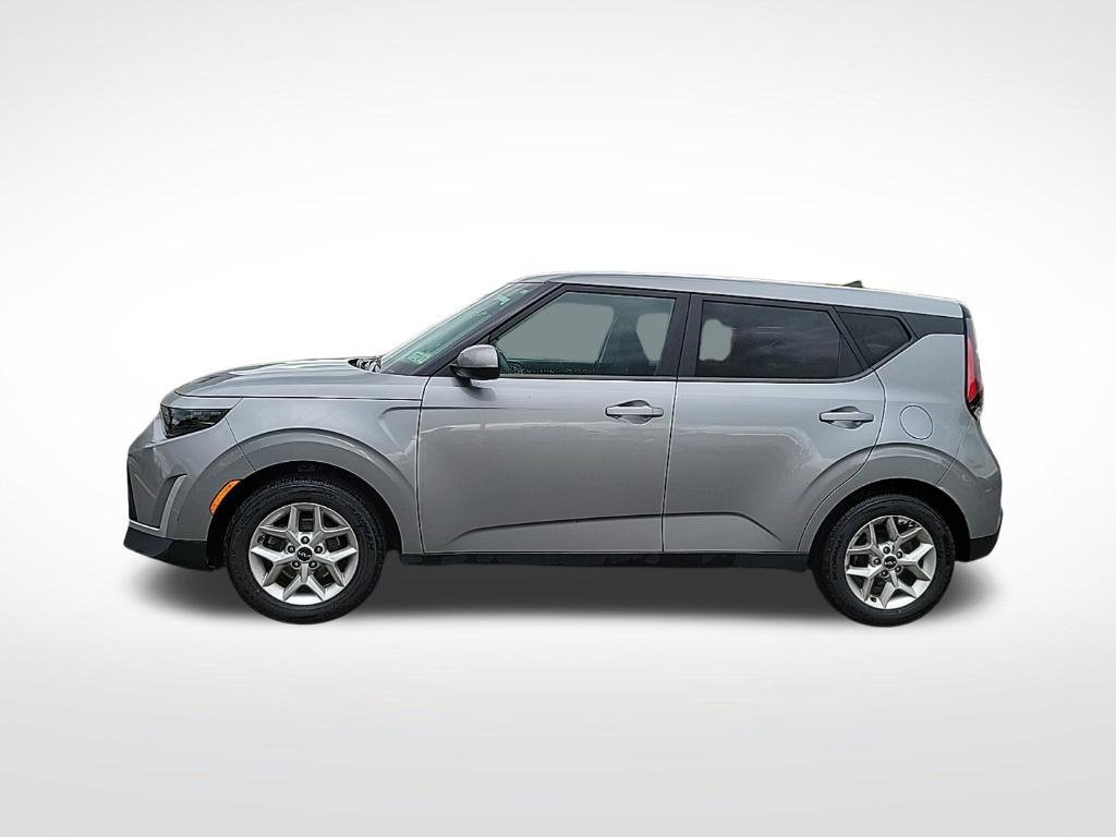 Used 2023 Kia Soul LX w/ LX Technology Package FWD image 2