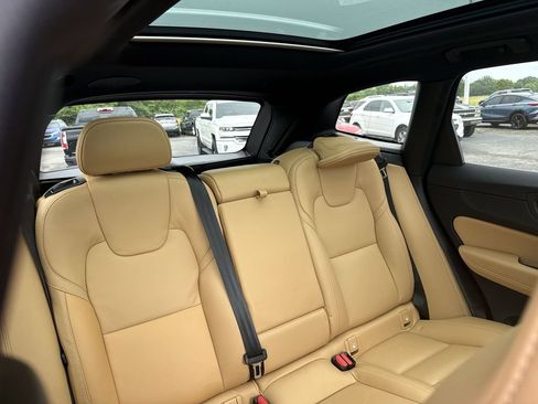 Used 2023 Volvo XC60 B5 Ultimate w/ Climate Package FWD image 14