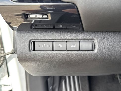 New 2026 Nissan Pathfinder SV w/ SV Premium Package FWD image 13