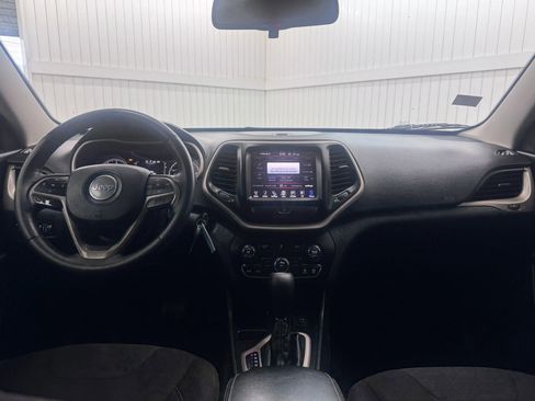 Used 2016 Jeep Cherokee Latitude FWD image 16