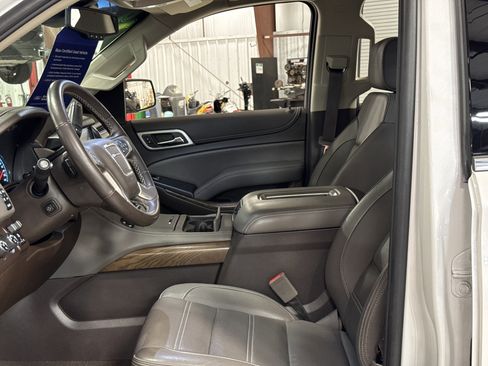 Used 2019 GMC Yukon XL Denali w/ Denali Ultimate Package image 21