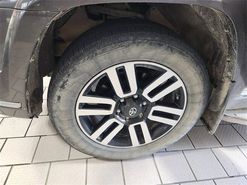 Used 2022 Toyota 4Runner Limited AWD/4WD image 9