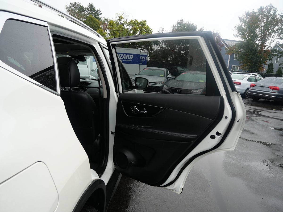 Used 2017 Nissan Rogue SL w/ SL Premium Package AWD/4WD image 30