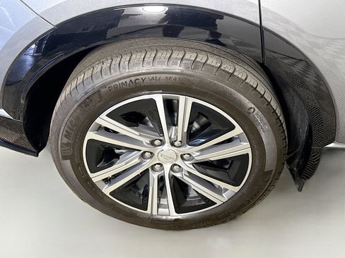 Used 2023 Cadillac Lyriq 2WD image 33