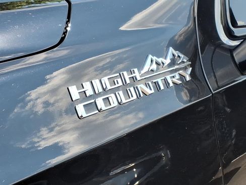 Used 2025 Chevrolet Tahoe High Country AWD/4WD image 31