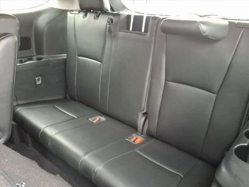 Used 2021 Toyota Highlander XLE image 9