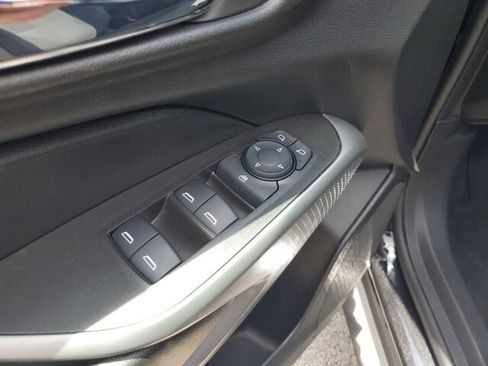 Used 2024 Chevrolet Trax RS FWD image 22