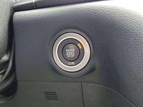 Used 2020 Chrysler Pacifica Touring w/ Advanced Safetytec Group image 31