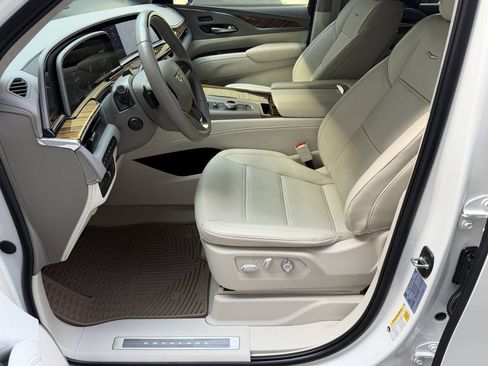 Used 2024 Cadillac Escalade Sport Platinum AWD/4WD image 15