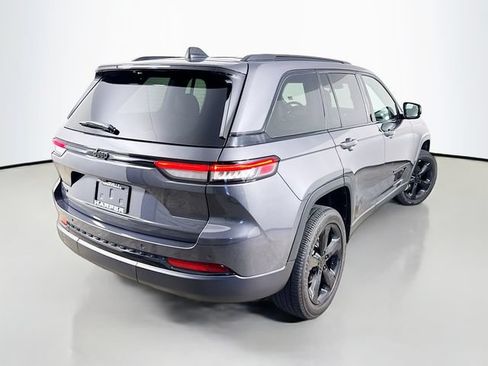 Used 2024 Jeep Grand Cherokee Altitude AWD/4WD image 7