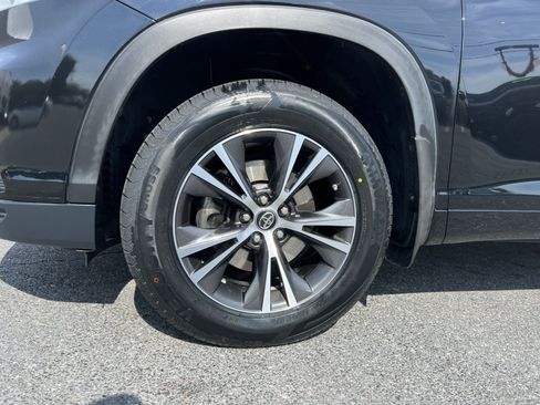 Used 2016 Toyota Highlander XLE AWD/4WD image 12