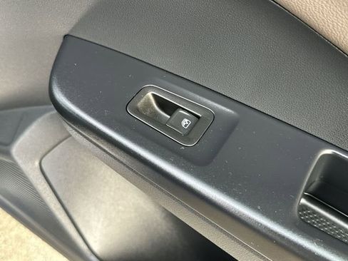 Certified 2023 Volkswagen Taos SEL image 41