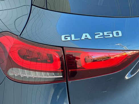 Used 2022 Mercedes-Benz GLA 250 w/ Premium Package Lite image 33