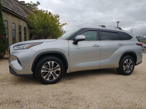 Used 2020 Toyota Highlander XLE image 97