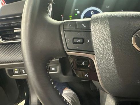 Used 2025 Toyota Camry SE w/ Convenience Package FWD image 6