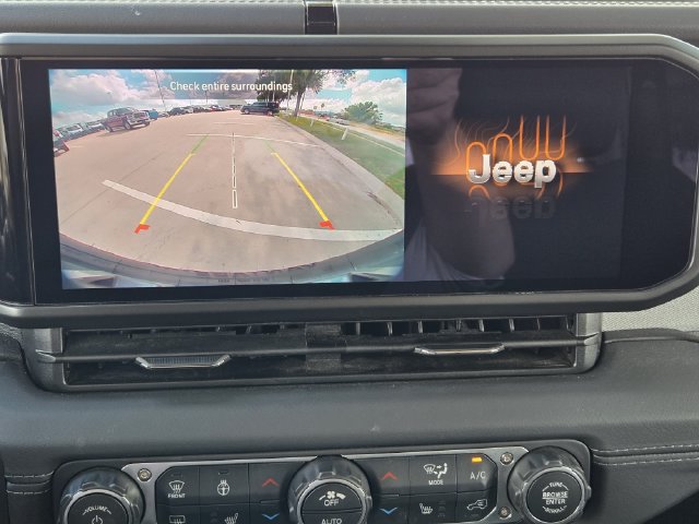 Used 2026 Jeep Wrangler Unlimited Sahara AWD/4WD image 22
