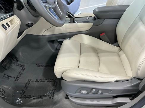 Used 2017 Cadillac XT5 Luxury w/ Driver Awareness Package FWD image 15