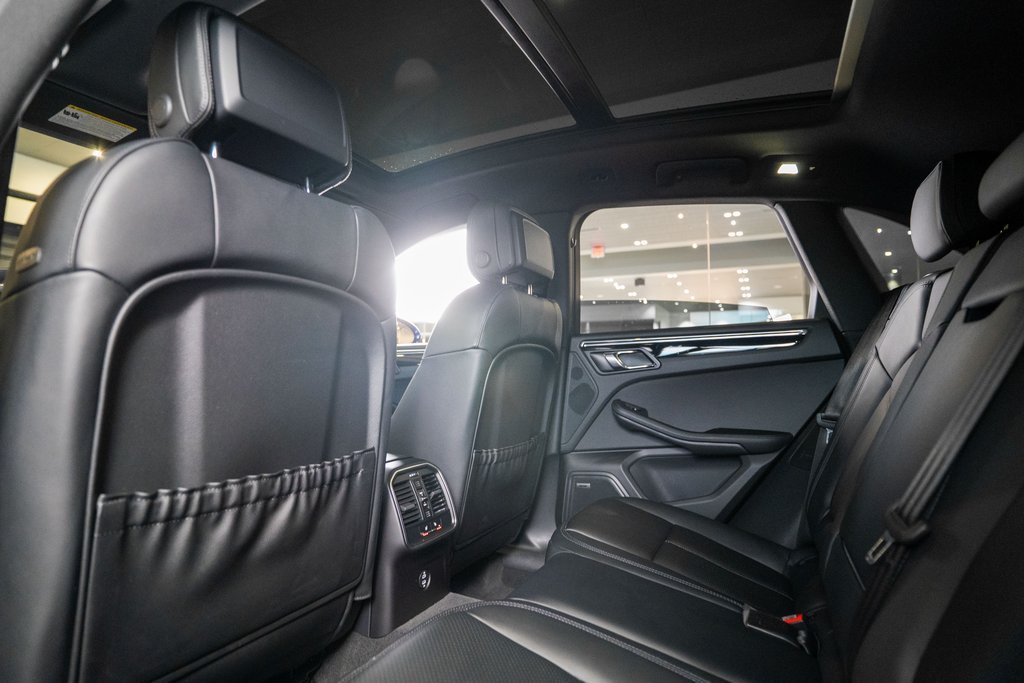 Certified 2025 Porsche Macan AWD/4WD image 16