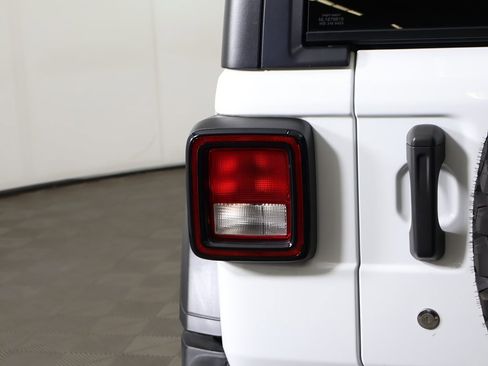 Used 2022 Jeep Wrangler Unlimited Willys image 12