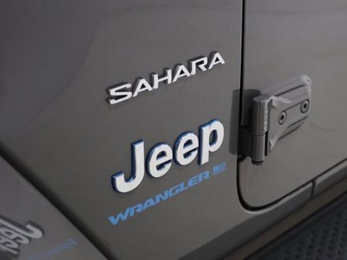 Used 2023 Jeep Wrangler Unlimited Sahara w/ Cold Weather Group AWD/4WD image 9