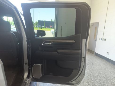 Used 2024 Chevrolet Silverado 1500 High Country w/ Technology Package AWD/4WD image 26