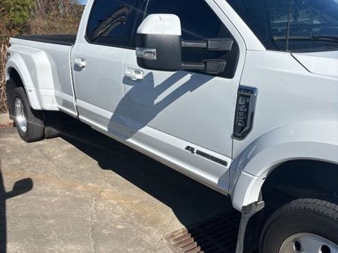 Used 2022 Ford F450 Lariat w/ Lariat Value Package image 11