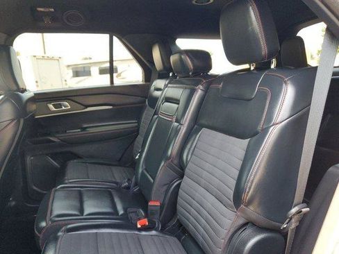 Used 2025 Ford Explorer ST-Line w/ ST-Line Street Pack AWD/4WD image 10
