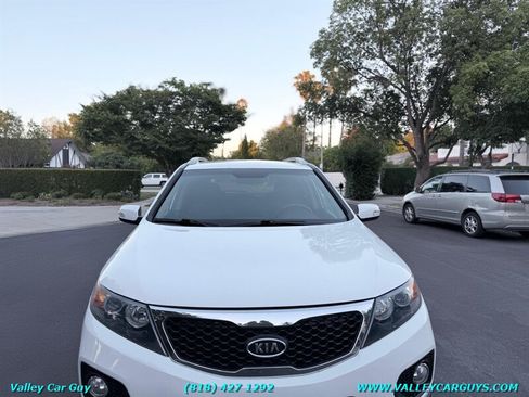 Used 2013 Kia Sorento LX w/ Convenience Pkg FWD image 2