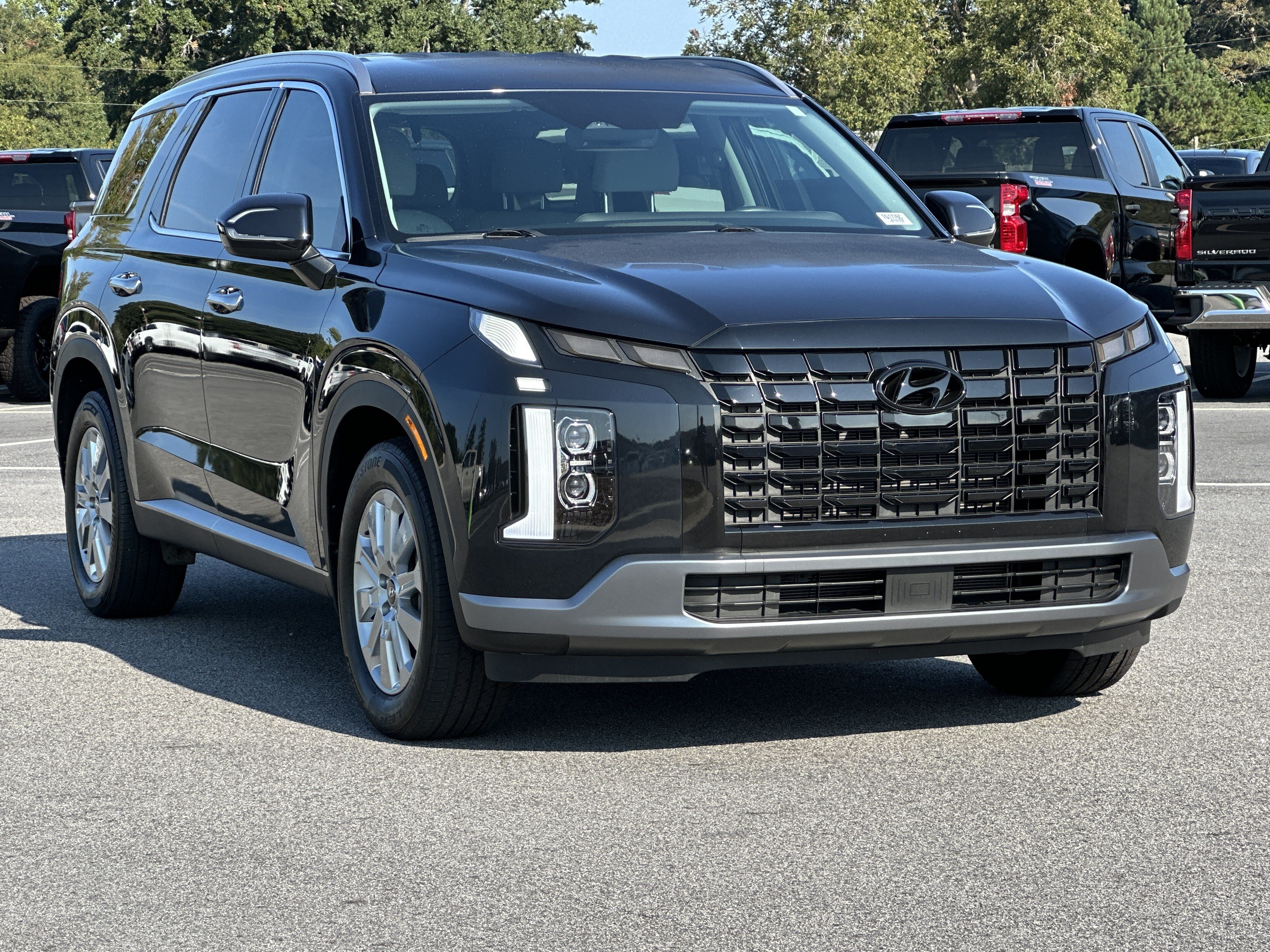 Used 2024 Hyundai Palisade SEL FWD image 3