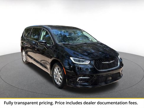 Used 2024 Chrysler Pacifica Touring-L FWD image 1