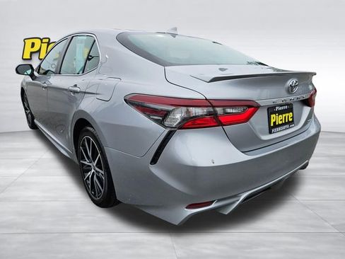 Used 2022 Toyota Camry SE FWD image 3