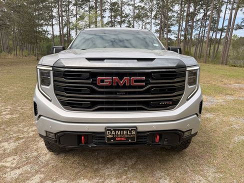 Used 2022 GMC Sierra 1500 AT4 w/ Technology Package image 8