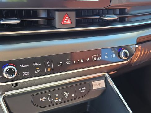 New 2027 Kia Carnival SX w/ Dark Edition Package FWD image 27