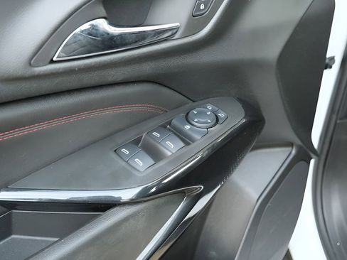 Used 2025 Chevrolet Trax RS w/ Sunroof Package FWD image 5