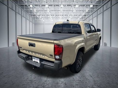 Used 2020 Toyota Tacoma SR5 AWD/4WD image 5