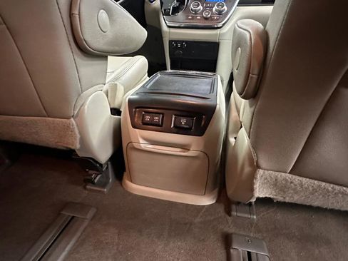 Used 2018 Toyota Sienna XLE w/ XLE Navigation Package image 40
