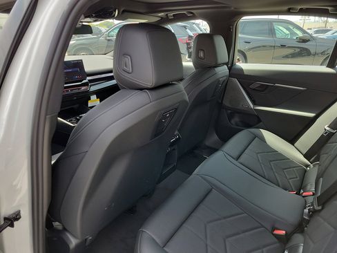 New 2026 BMW i5 eDrive40 w/ Convenience Package RWD image 14