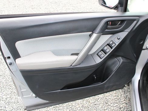 Used 2017 Subaru Forester 2.5i Premium w/ All-Weather Package image 21