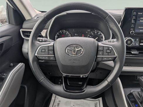Used 2021 Toyota Highlander XLE image 13