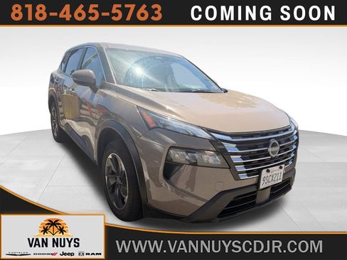 Used 2025 Nissan Rogue SV FWD image 1