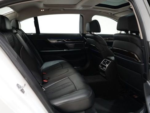 Used 2020 BMW 745e xDrive AWD/4WD image 38