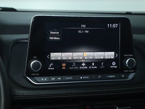 Used 2025 Nissan Rogue SV FWD image 25