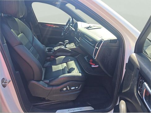 Used 2020 Porsche Cayenne AWD/4WD image 12