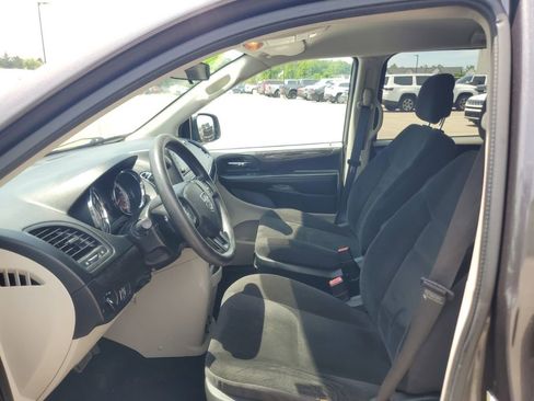 Used 2018 Dodge Grand Caravan SE FWD image 5