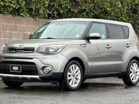 Used 2018 Kia Soul + image 11